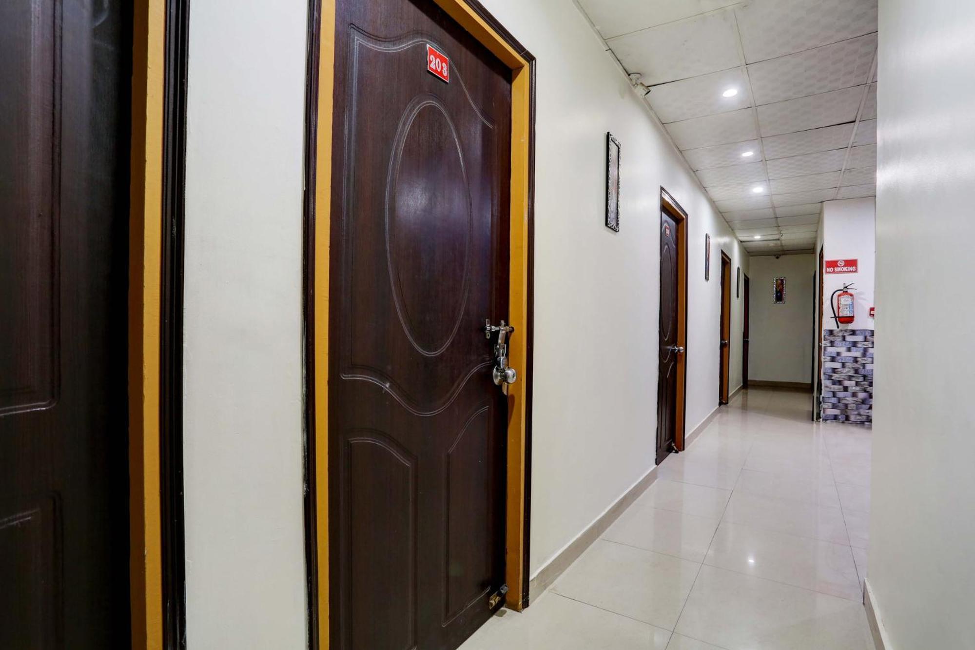 Collection O Hotel Moon Light Lucknow Exterior photo