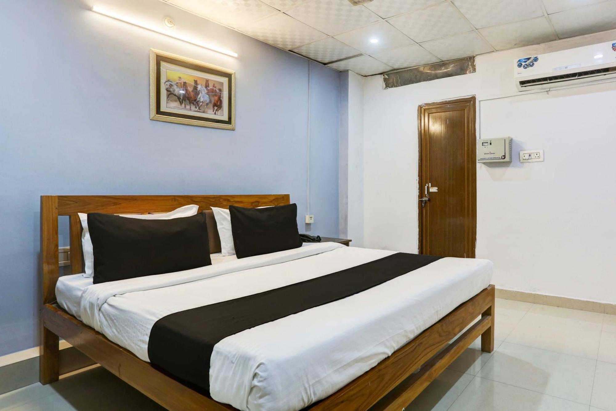 Collection O Hotel Moon Light Lucknow Exterior photo