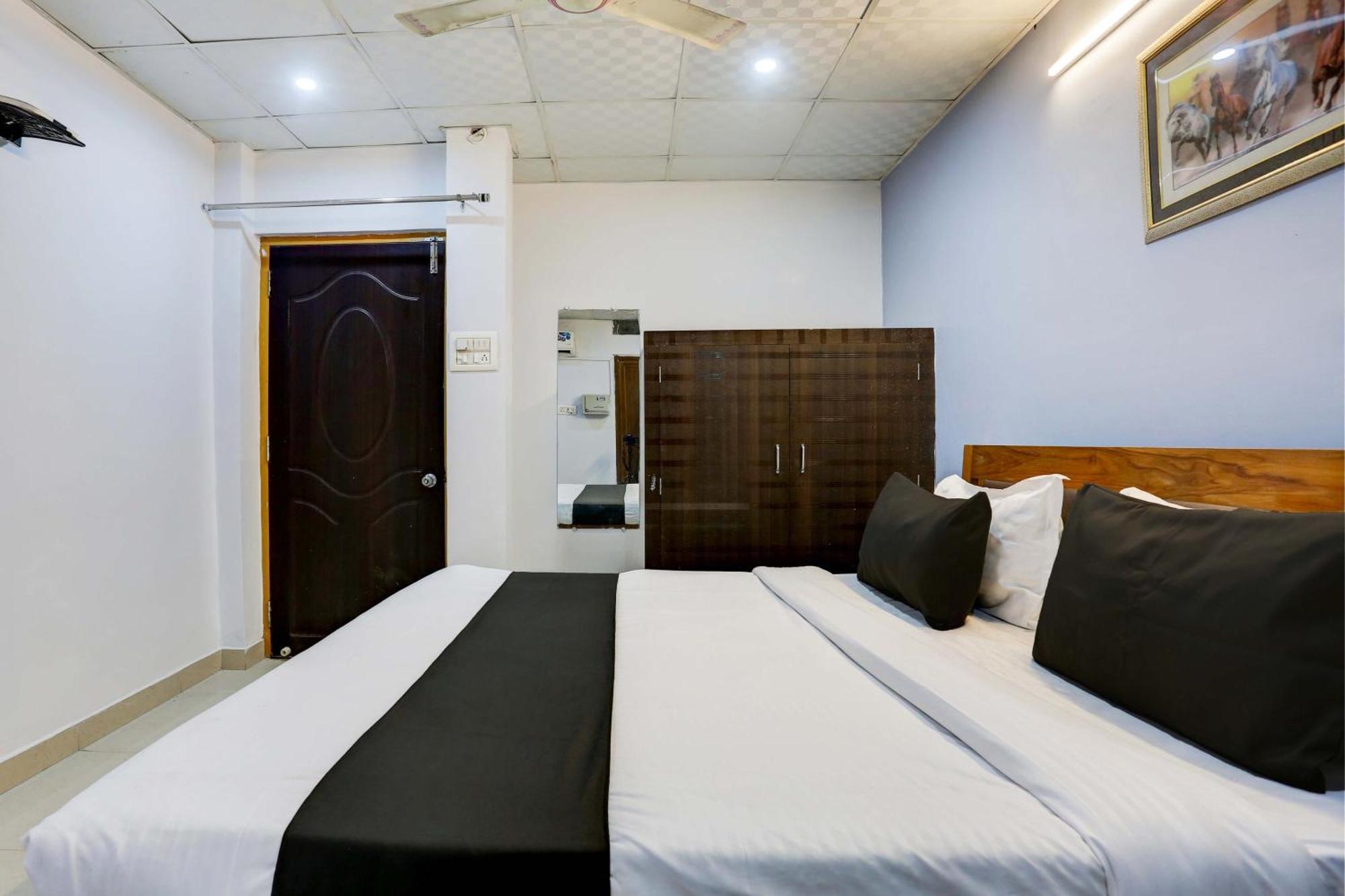 Collection O Hotel Moon Light Lucknow Exterior photo